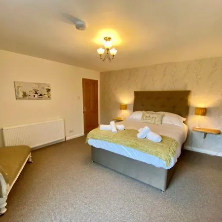 度假居 Elegant & Spacious With Wonderful Views 彭里斯