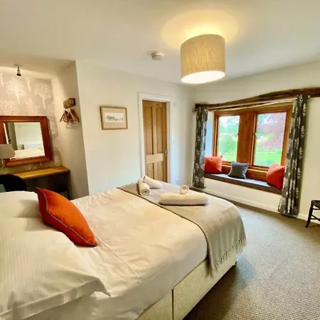 Elegant & Spacious With Wonderful Views 度假居 *