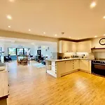 Ferienhaus Elegant & Spacious With Wonderful Views Penrith